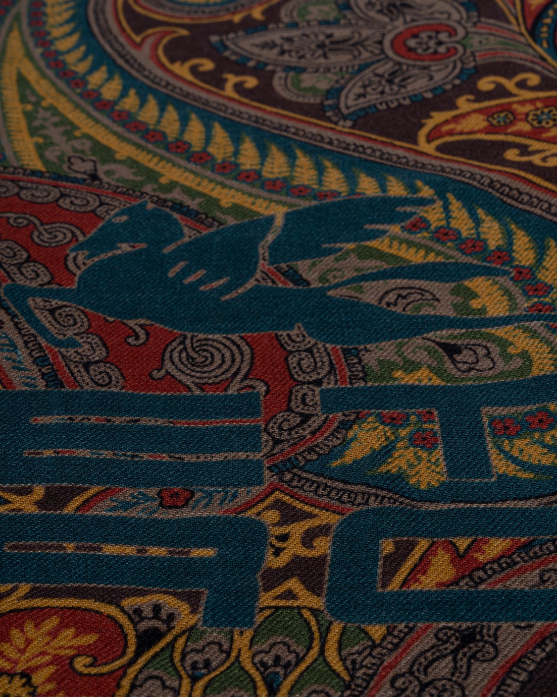 shop ETRO Sales Sciarpa: Etro sciarpa in lana e seta stampata, decorata da bordi rifiniti con frange.
Dimensioni: 65 x 168 cm.
Composizone: 70% lana, 30% seta.
Made in Italy.. 11777 4519-0100 number 3588418